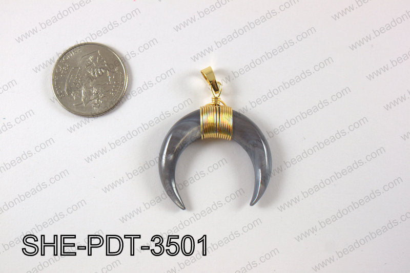Crescent moon shell pendant SHE-PDT-3501