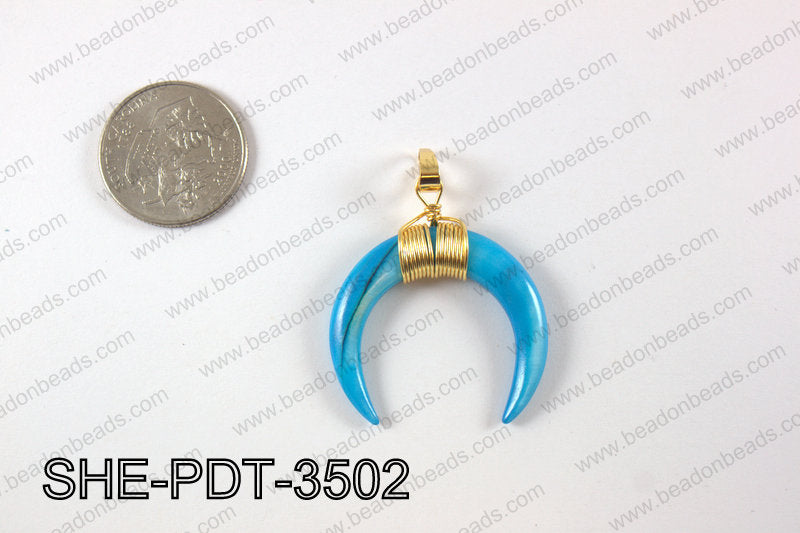 Crescent moon shell pendant SHE-PDT-3502