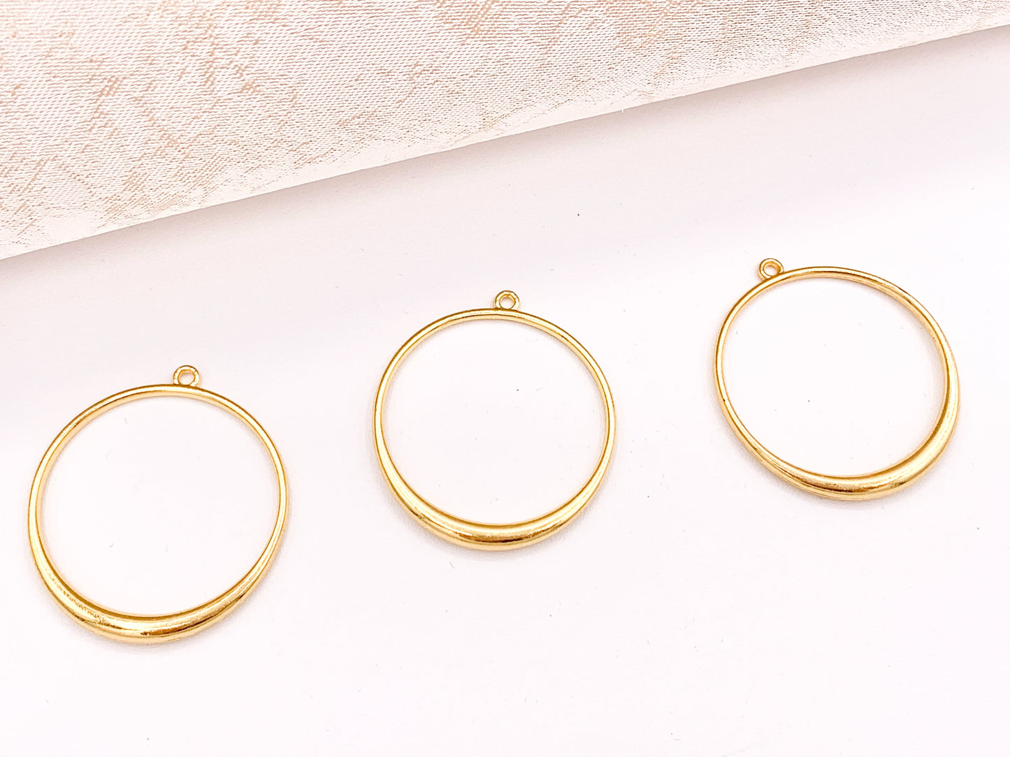 34mm Pewter Circle Pendants Bulk Order in Light Gold, Gold, Matte Gold, Silver, Brass, Gunmetal and Copper