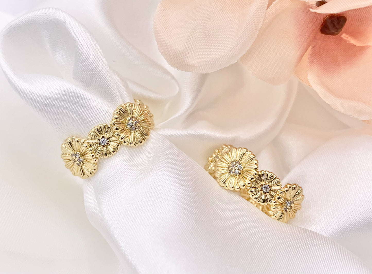 Delicate Daisy Cubic Zirconia Rhinestone Flower Ring Adjustable Rings in 18K Gold Plated Copper 4 PCS