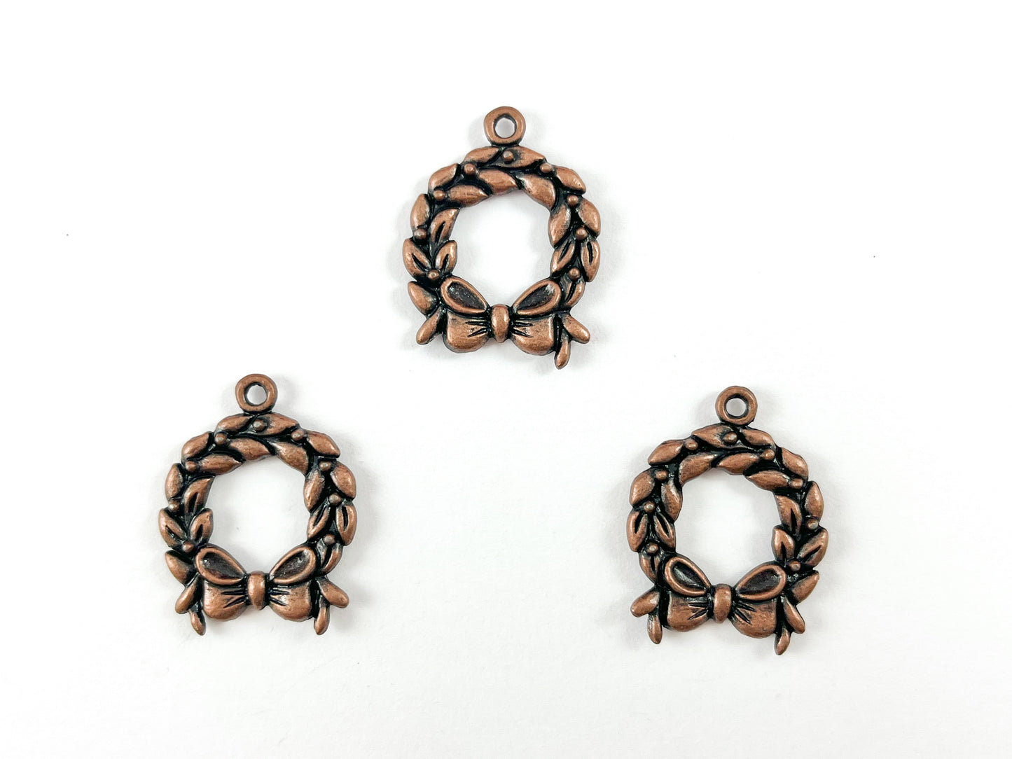 19x25mm Christmas Wreath Charms Pewter Antique Copper Leaf Wreath Circle Pendants with Bow Tie Holiday Charms 52 PCS