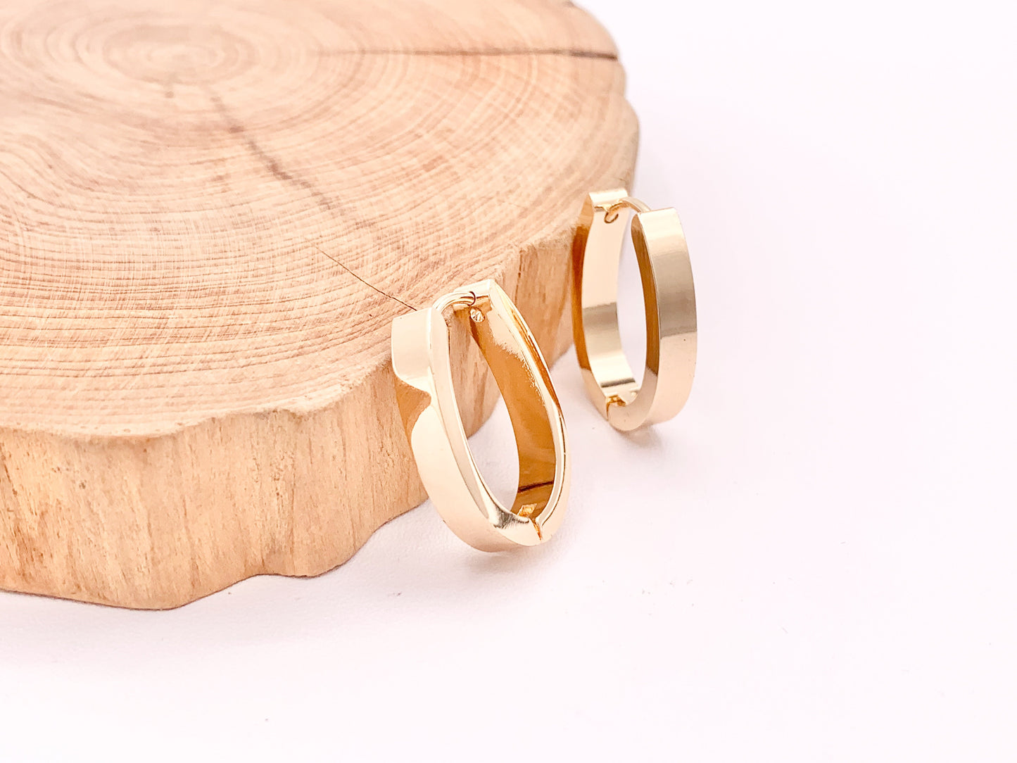 Minimalist Oval Shaped Earring Huggies 18K Gold Plated Over Copper Earrings 5 Pairs