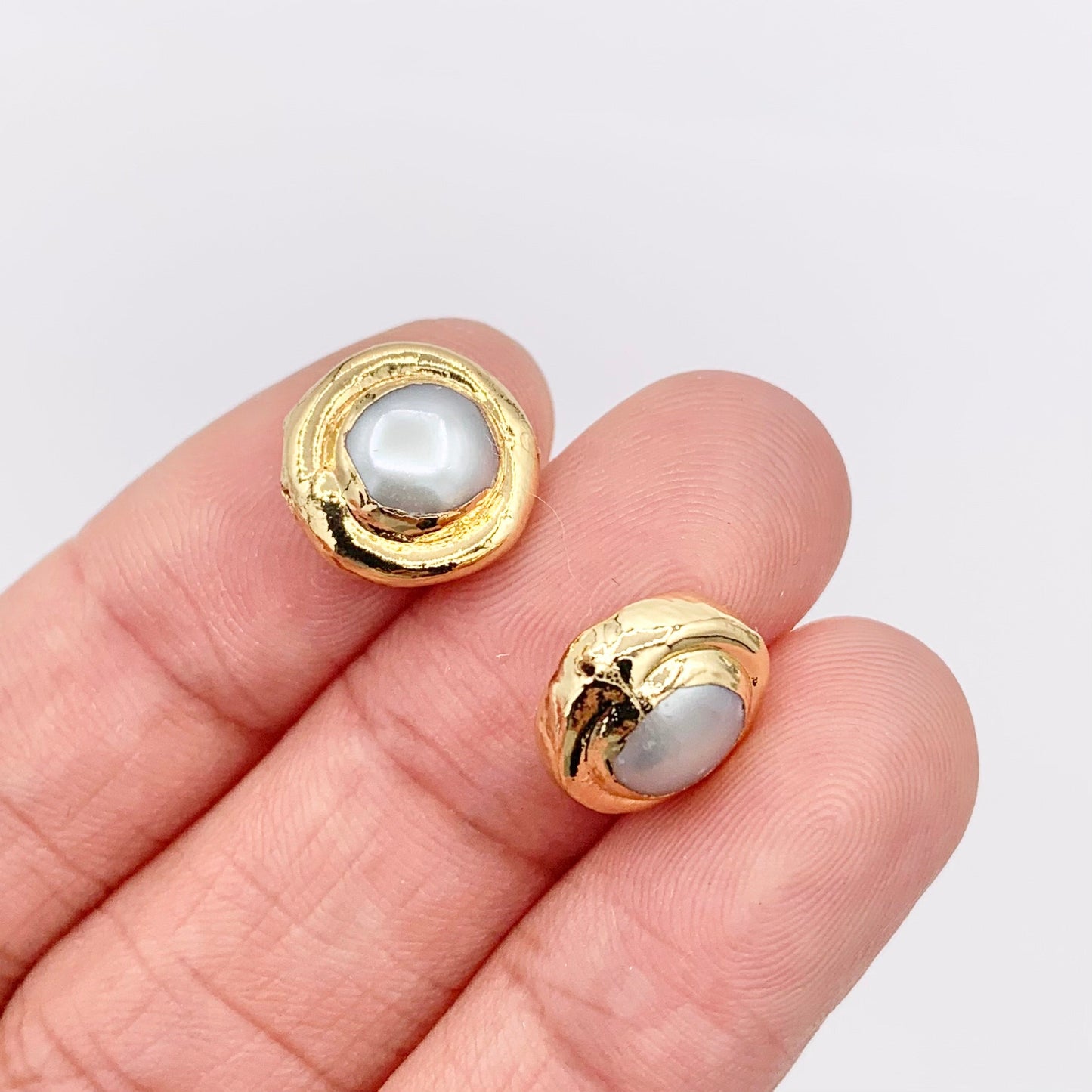 10-11mm Gold Trim Freshwater Pearl Coin Spacer Beads in 18K Gold Plated Copper 10 PCS