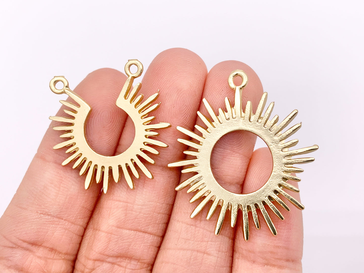 Matte Gold Pewter Cute Sunburst Circle Charms/Connectors 16 PCS