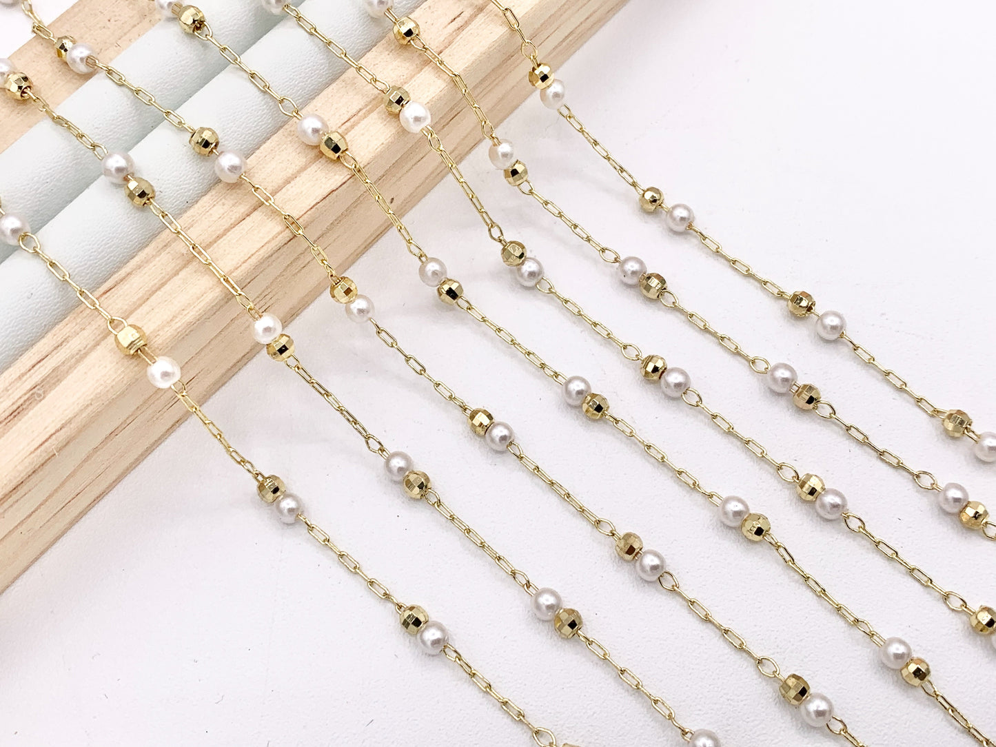 White Imitation Pearl Resin Pearl With Faceted Gold Beads Chain in Real Gold 18K Plated Copper By The Spool For Jewelry Making/Designs