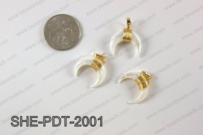Crescent moon shell pendant  SHE-PDT-2001