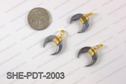 Crescent moon shell pendant  SHE-PDT-2003