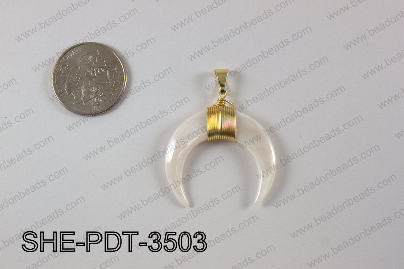 Crescent moon shell pendant  SHE-PDT-3503