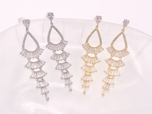 Lovely Chandelier Rhinestone Earrings in 18K Gold or Silver Plated over Copper 1 pair