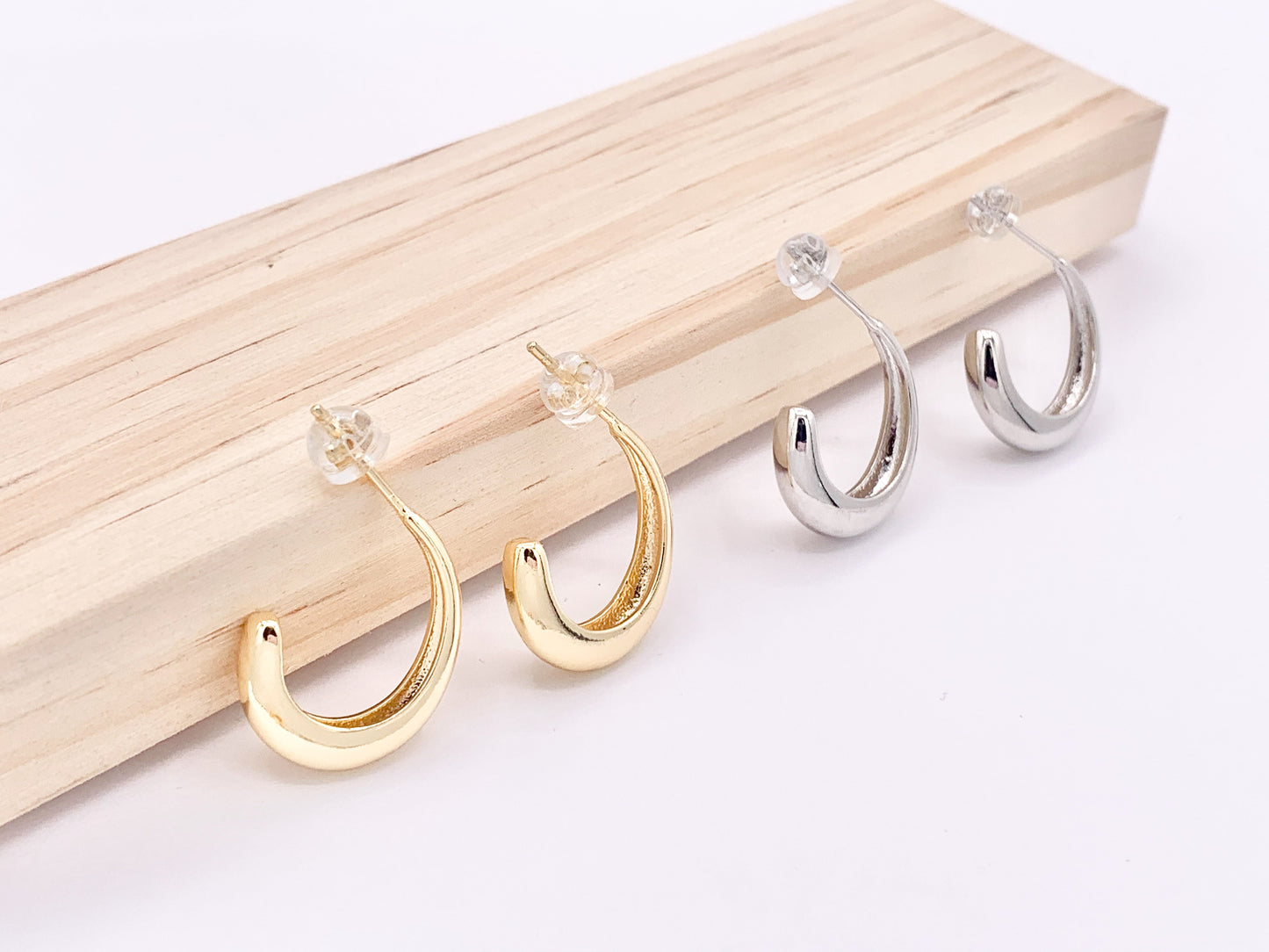 Minimalist Curved Hoops Earrings over 18K gold or Silver Plated Copper 2 Sizes 4 pairs