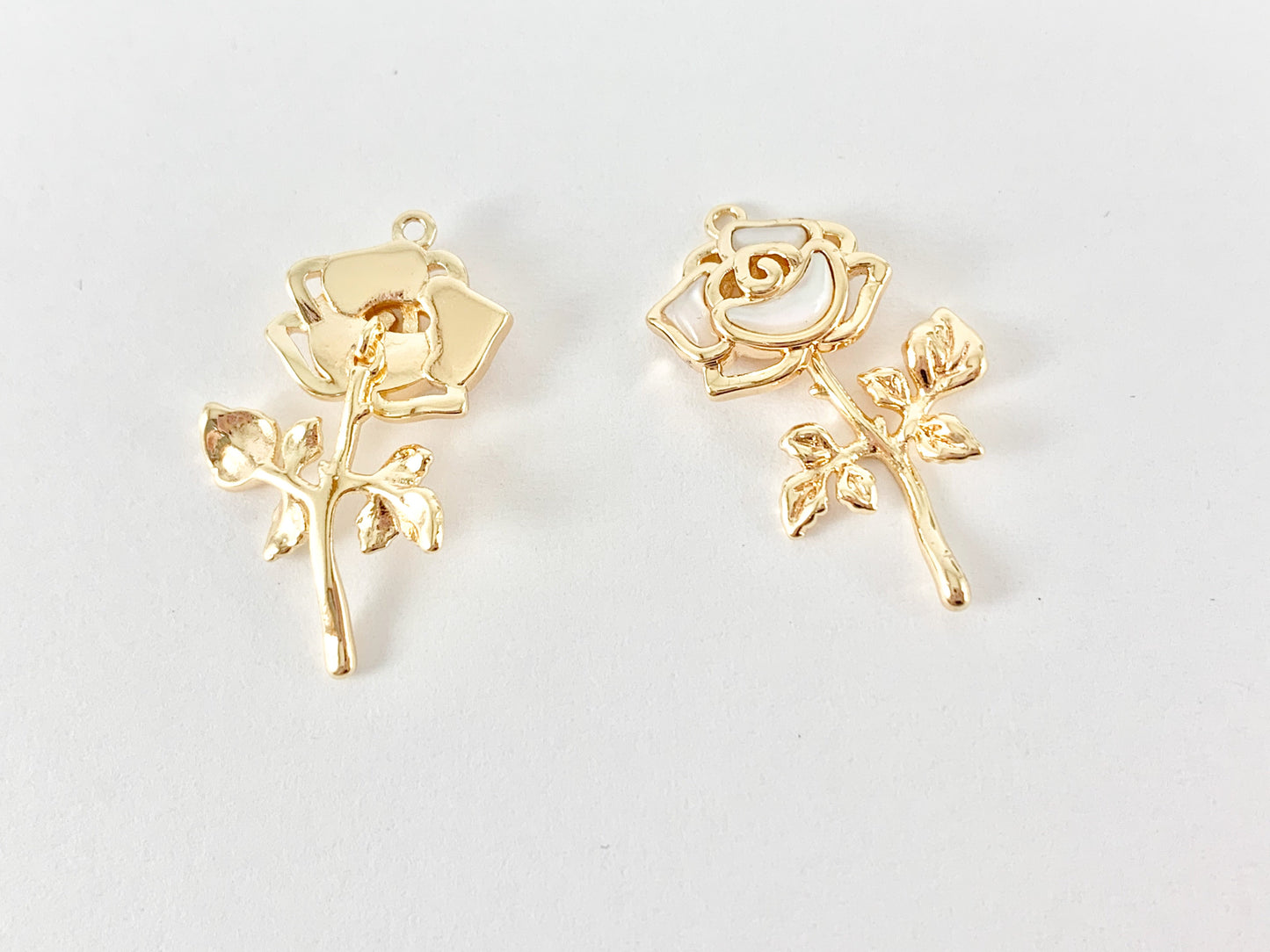 Delicate Gold Rose White Shell Dangle Pendants Charms in 18K Gold plated Copper 6pcs