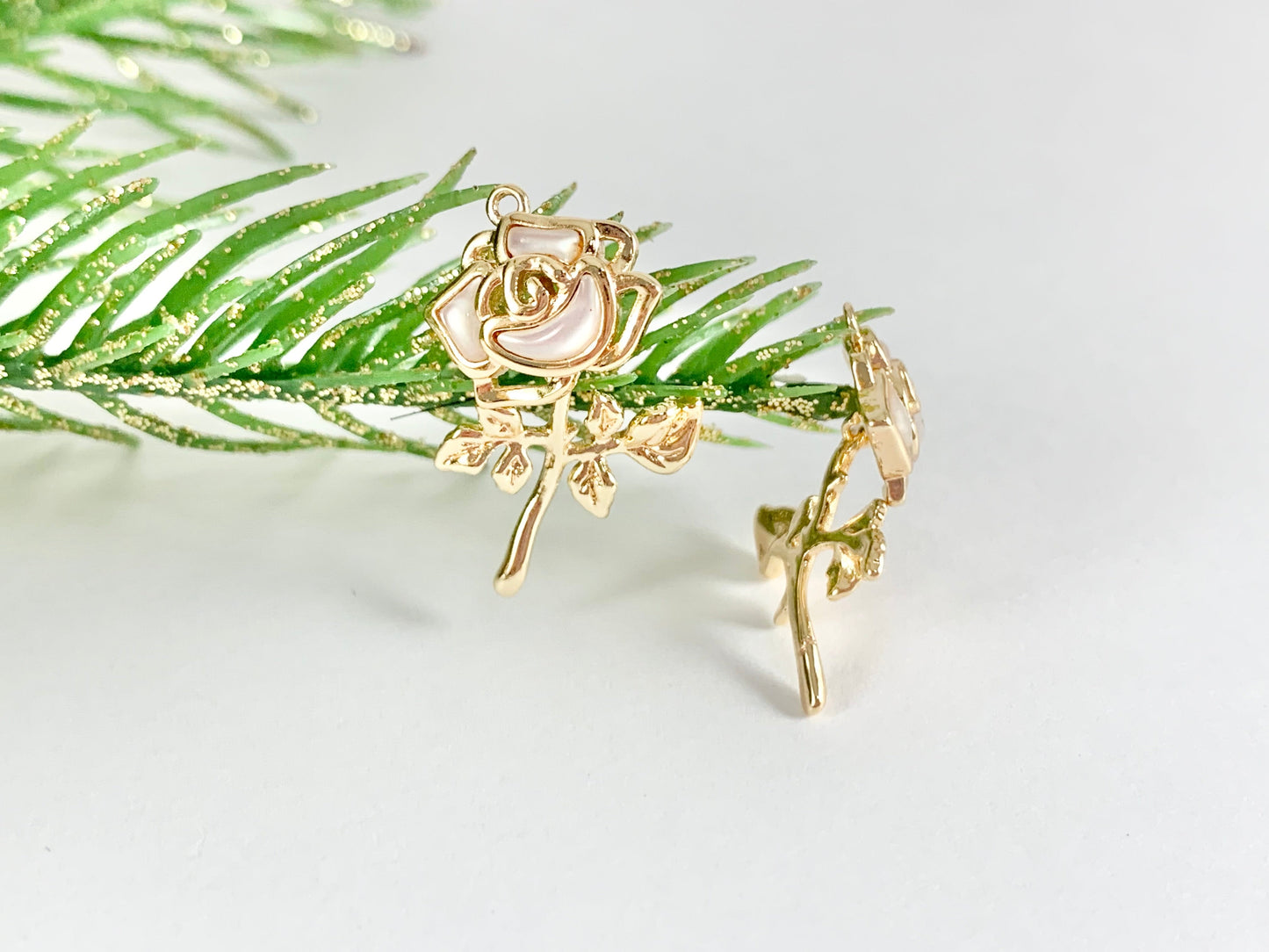 Delicate Gold Rose White Shell Dangle Pendants Charms in 18K Gold plated Copper 6pcs