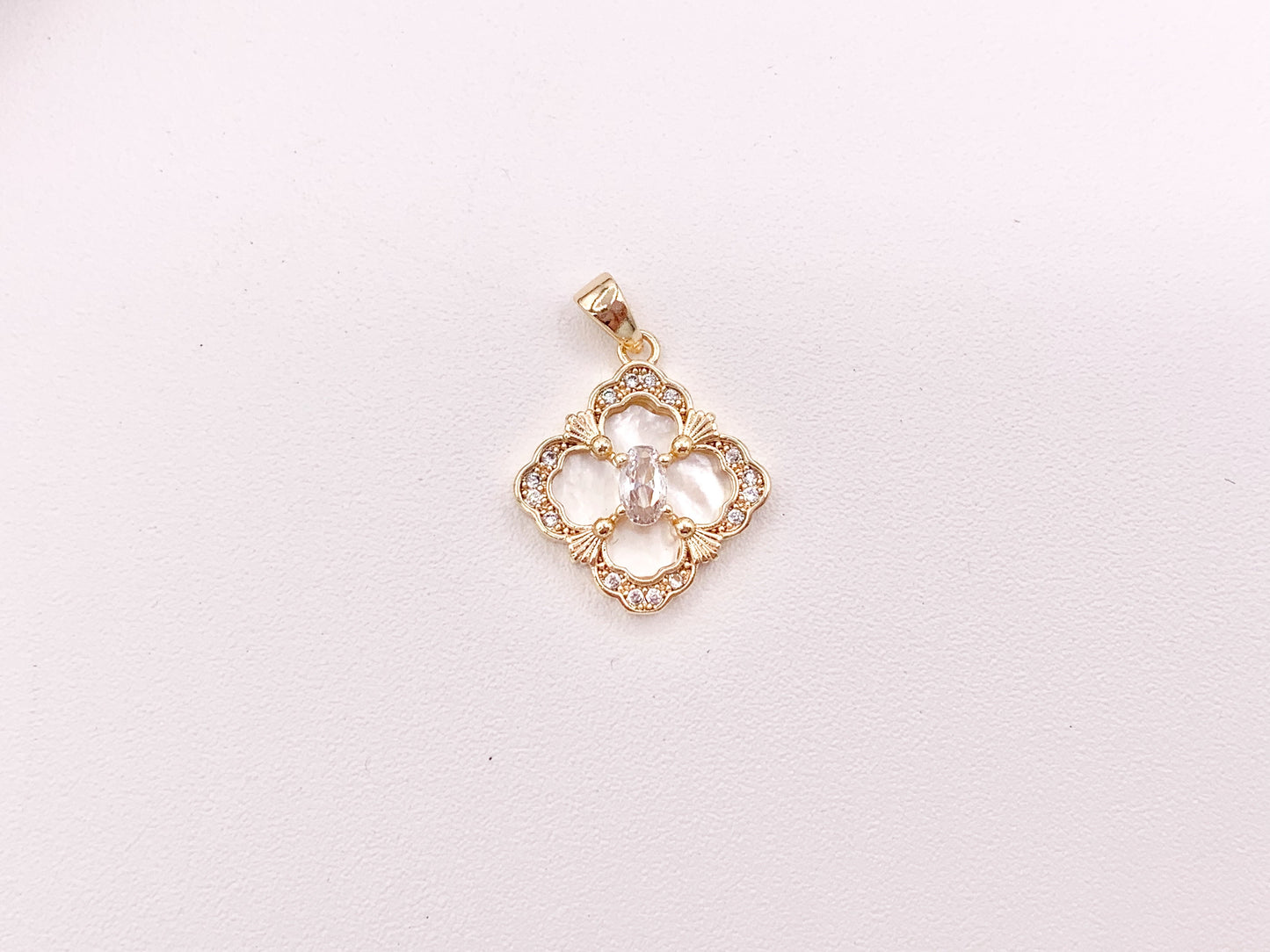 Stunning CZ Diamond Pearl White Lip Shell Clover Quatrefoil Pendants in 18K Gold plated Copper 6 pcs