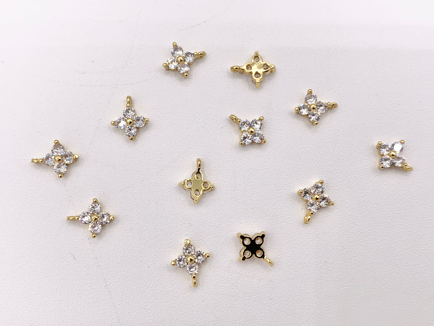 Tiny Star Clover Charms in Real Gold 18K Plated Brass 20pcs