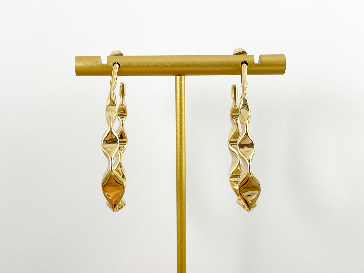 Real 18K Gold Plated Twisted Ribbon Wavy Teardrop Hoop Earring Over Copper 4 pairs