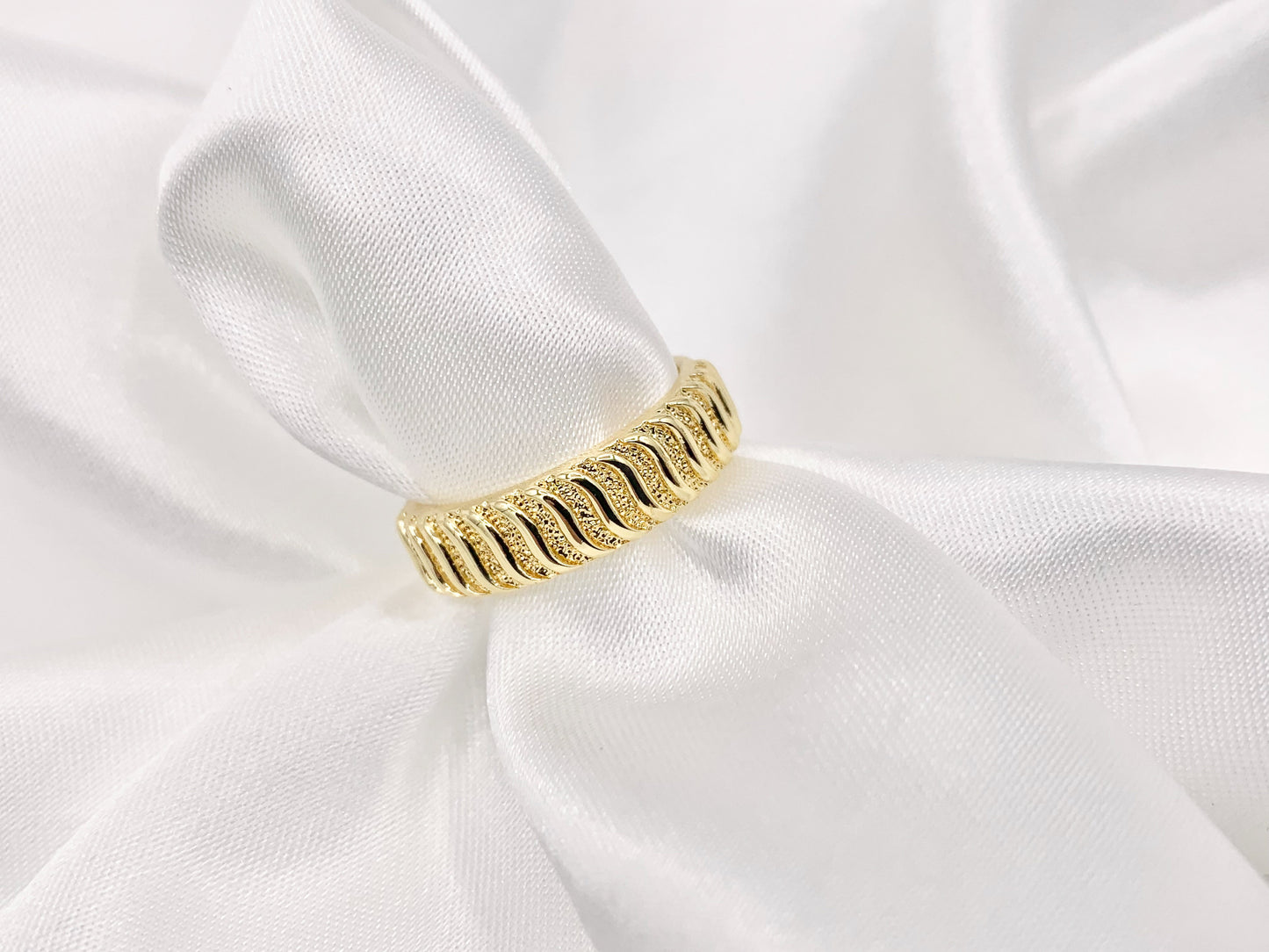 Waves Adjustable Ring Band in 18K Gold Plated Copper 6 pcs